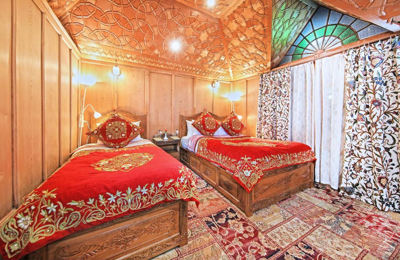 Kolu Group Of Houseboats Otel Srīnagar Dış mekan fotoğraf
