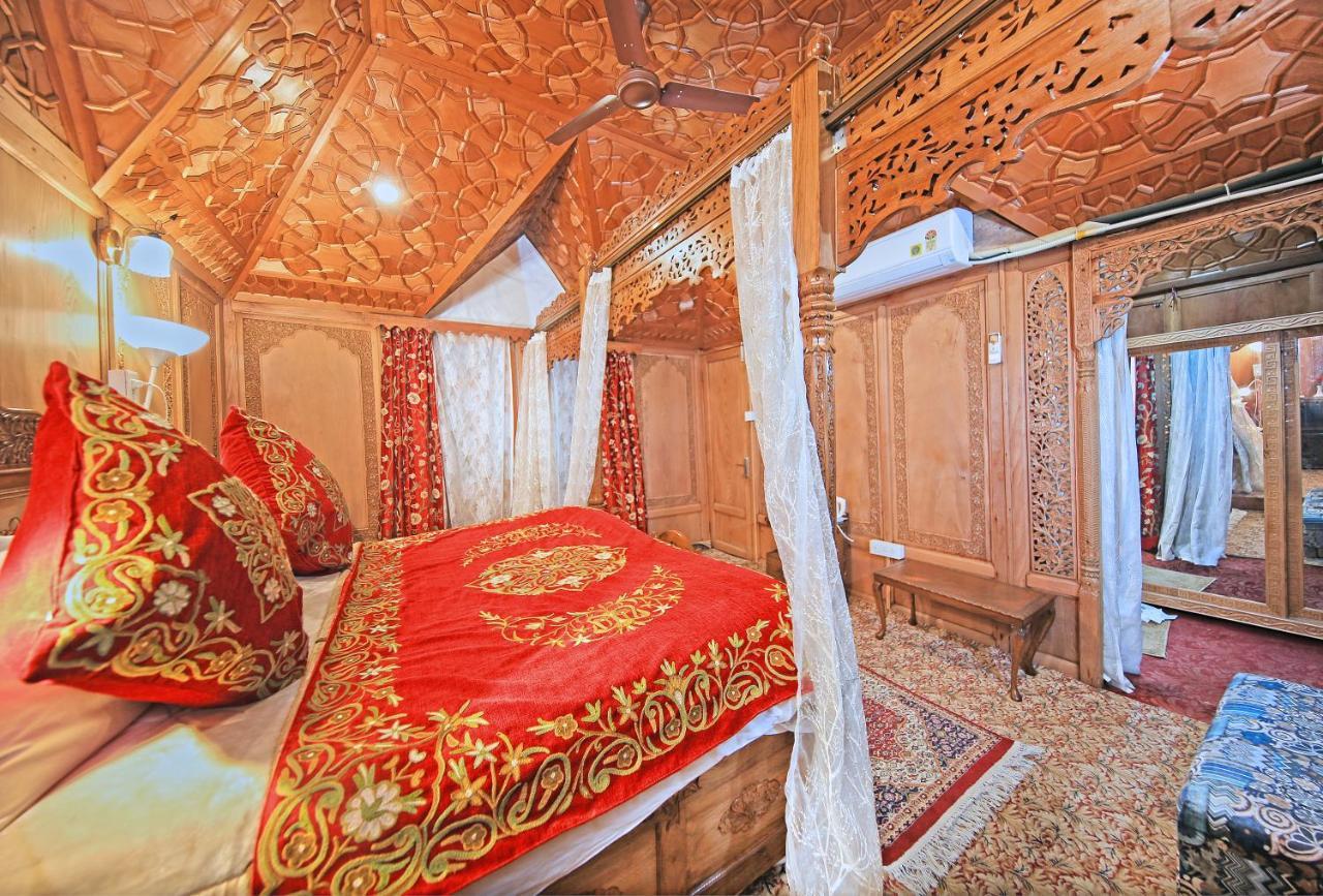Kolu Group Of Houseboats Otel Srīnagar Dış mekan fotoğraf