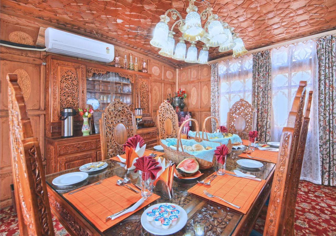 Kolu Group Of Houseboats Otel Srīnagar Dış mekan fotoğraf