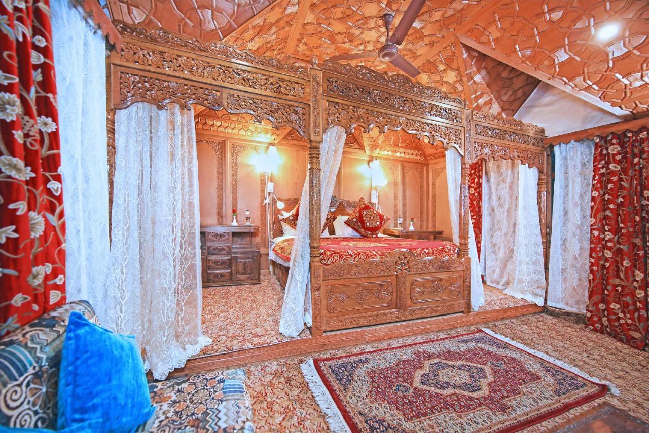 Kolu Group Of Houseboats Otel Srīnagar Dış mekan fotoğraf