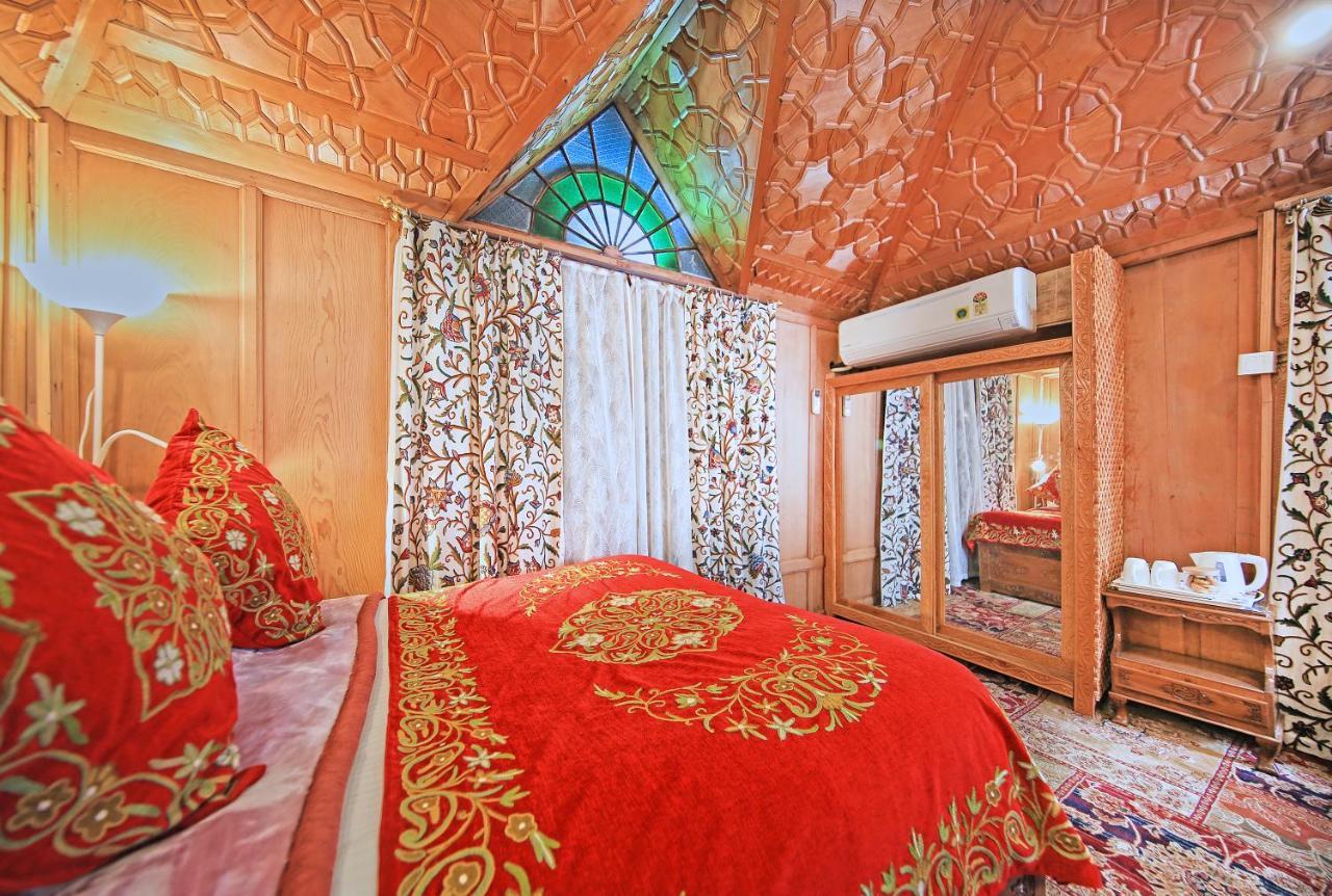 Kolu Group Of Houseboats Otel Srīnagar Dış mekan fotoğraf