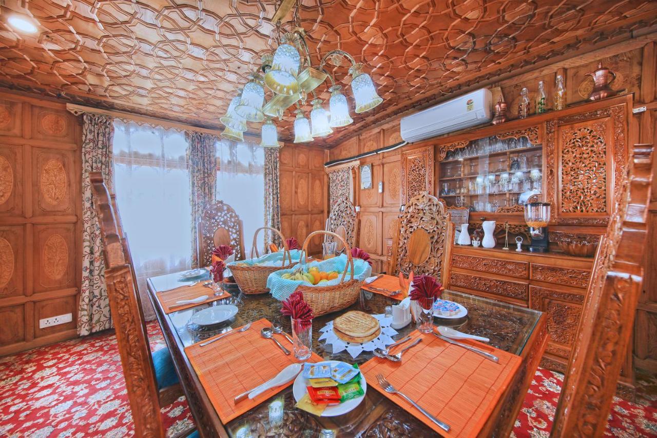 Kolu Group Of Houseboats Otel Srīnagar Dış mekan fotoğraf