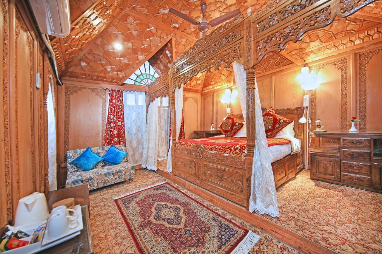 Kolu Group Of Houseboats Otel Srīnagar Dış mekan fotoğraf