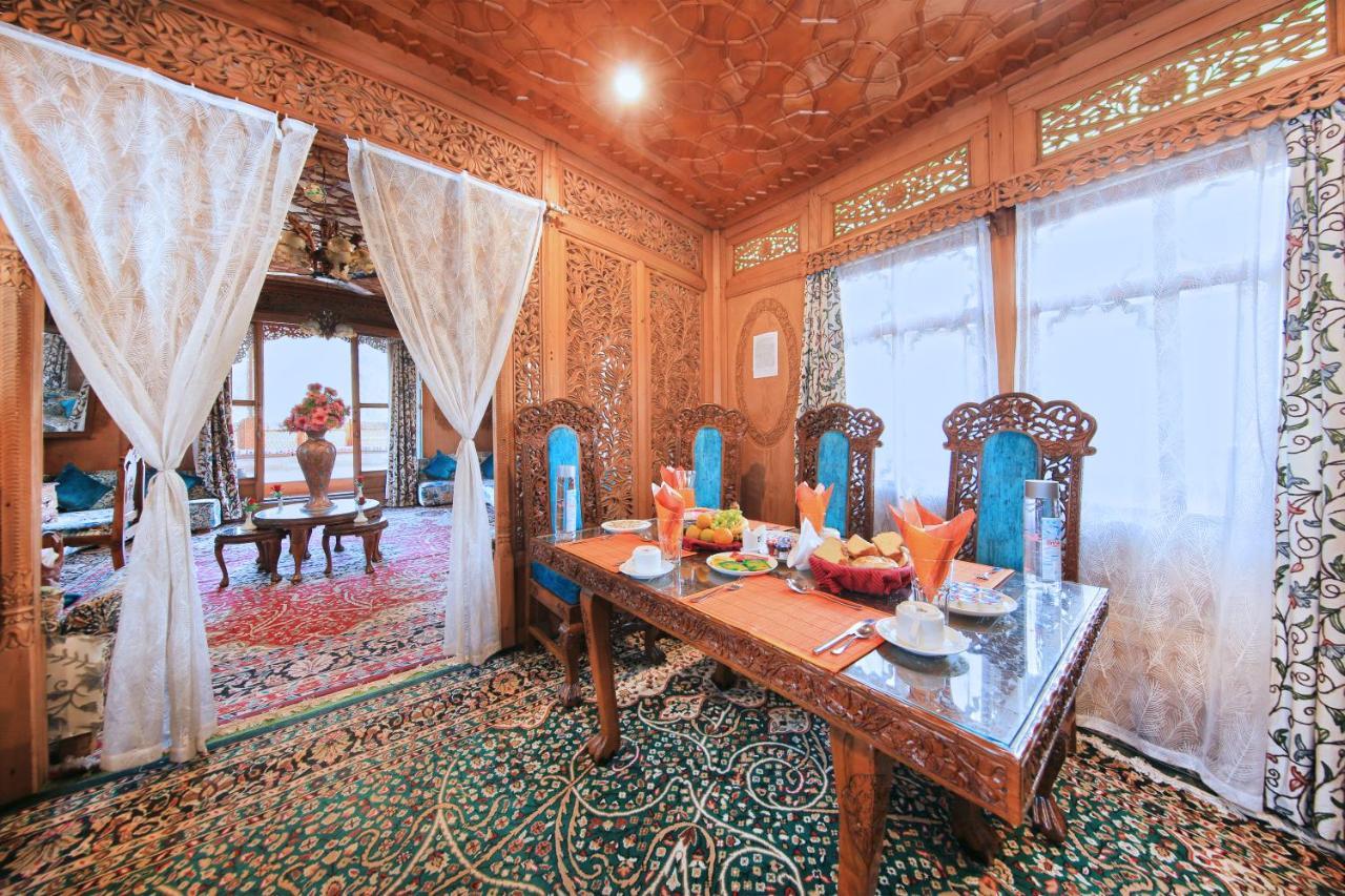Kolu Group Of Houseboats Otel Srīnagar Dış mekan fotoğraf